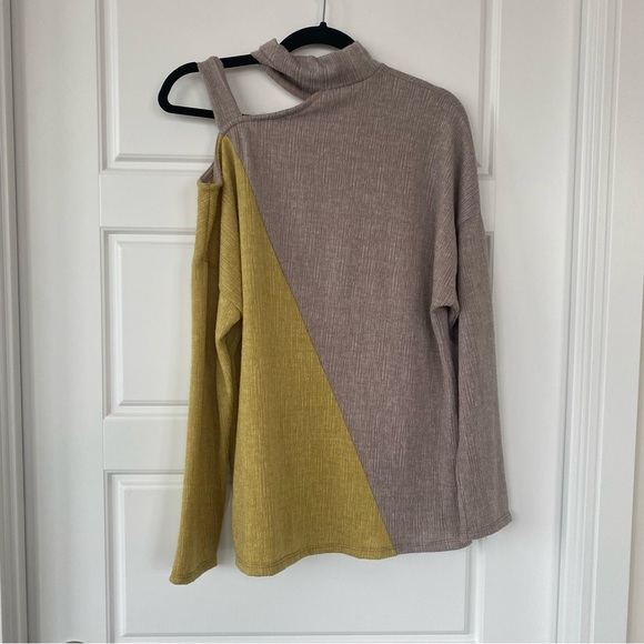 1.4.3 STORY BY LINE UP | cold shoulder sweater - Picture 5 of 9